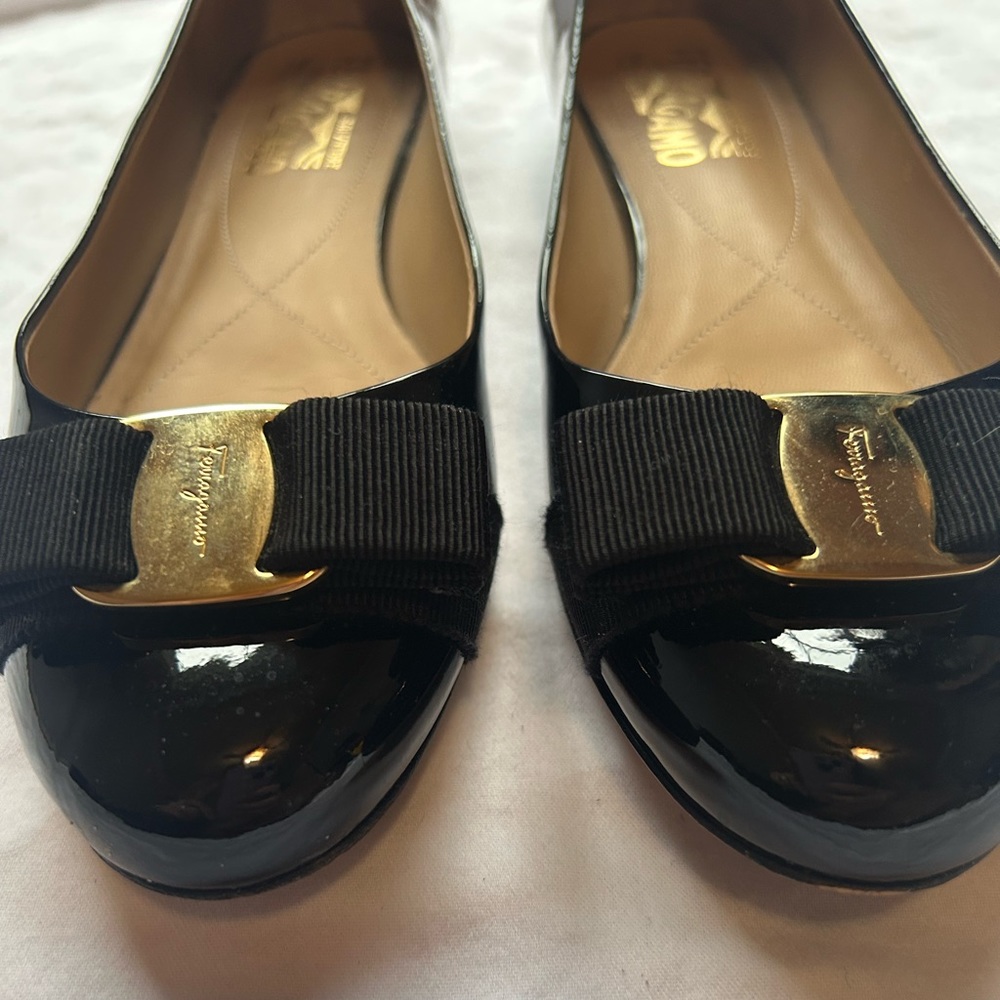 Ferragamo black patent leather ballet flats with bow, size 36.5 - Picture 7 of 8